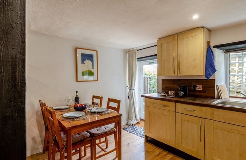 Eype Cottage | 3 Bed in Eype (oc-e34183)