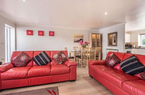 Pembroke House | 3 Bed in Freshwater East oc-fb277