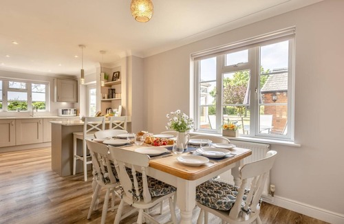 Martlesham Heath Cottage | 3 Bed in Rushmere St. Andrew (oc-1lux)