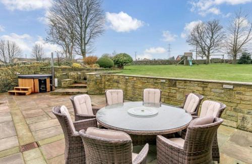 Halifax House | 3 Bed in Halifax oc-90209