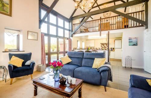 Attleborough House | 3 Bed in Little Ellingham oc-2147
