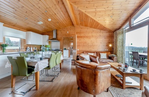 Perth Ski Chalet | 3 Bed in Luncarty (oc-l30406)