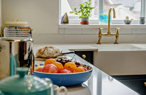 Mumbles Cottage | 3 Bed in Mumbles (oc-t27675)
