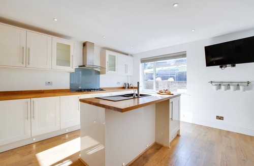 Ovingdean House | 3 Bed in Ovingdean (oc-bbwand)