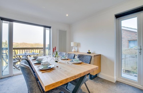 Ovingdean House | 3 Bed in Ovingdean (oc-bbwand)