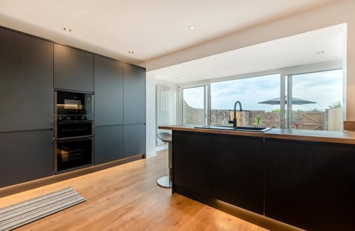 Rustington Cottage | 3 Bed in Rustington (oc-p45430)