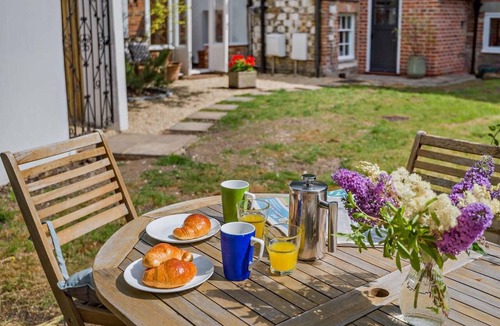 Amesbury Cottage | 3 Bed in Salisbury (oc-95325)