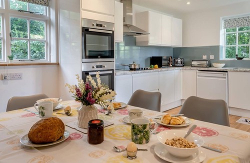 Llanfihangel Tal-y-llyn Cottage | 3 Bed in Scethrog (oc-h30013)