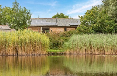 Black Torrington Ski Chalet | 3 Bed in Shebbear (oc-l32583)