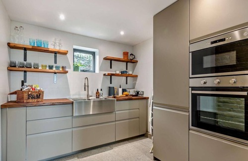 Hoylandswaine Cottage | 3 Bed in Sheffield (oc-94342)