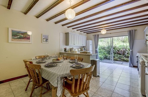 Stackpole Cottage | 3 Bed in Stackpole (oc-c41424)