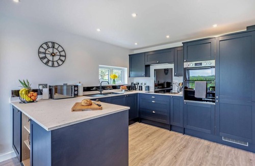 Bridgwater Ski Chalet | 3 Bed in Sutton Mallet (oc-h30717)