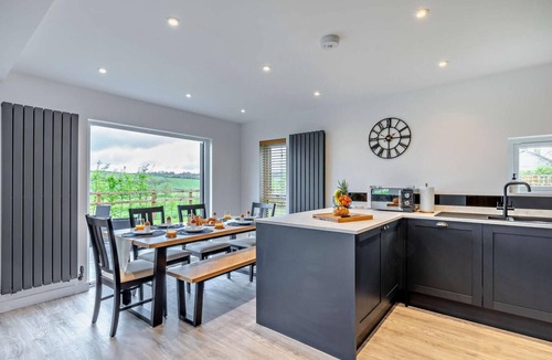 Bridgwater Ski Chalet | 3 Bed in Sutton Mallet (oc-h30717)
