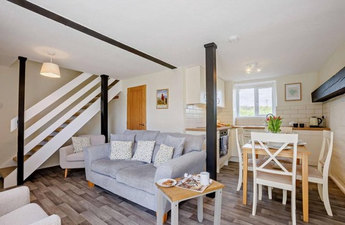 Black Torrington Cottage | 3 Bed in Thornbury (oc-h27562)