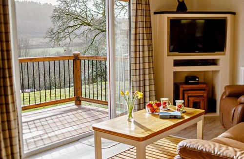 Mount Cabin | 3 Bed in Two Waters Foot oc-m27335