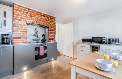 Whitstable Cottage | 3 Bed in Whitstable (oc-o28123)