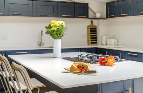 Mangotsfield Apartment | 3 Bed in Winchcombe (oc-b39503)