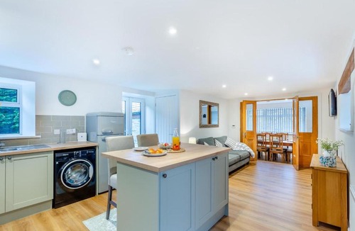 Launceston House | 3 Bed in Yeolmbridge oc-t30293