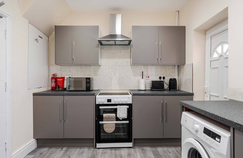 Little Hulton House | 3-bed Manchester Home With Free Parking Sleeps 5
