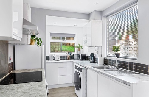 Nottingham House | 3 bed - Sleeps 7 - Modern & Comfort