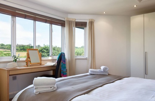 Carnon Downs Cottage | 3 Bedroom 5* cottage with private hot tub