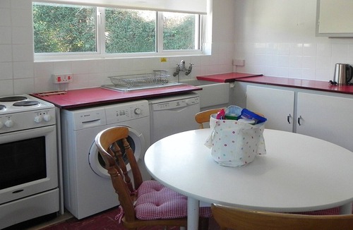 Barton-on-Sea Cottage | 3 bedroom accommodation in Barton-on-Sea
