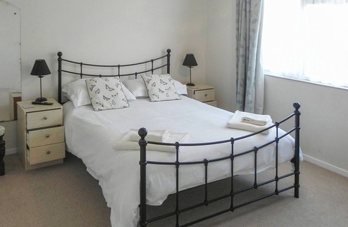 Barton-on-Sea Cottage | 3 bedroom accommodation in Barton-on-Sea