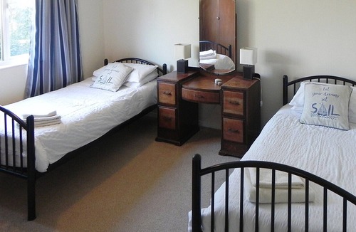 Barton-on-Sea Cottage | 3 bedroom accommodation in Barton-on-Sea