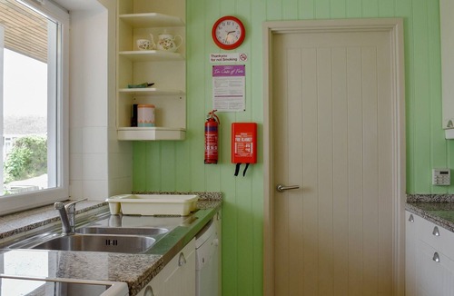 Middleton-on-Sea Cottage | 3 bedroom accommodation in Elmer, Middleton-on-Sea