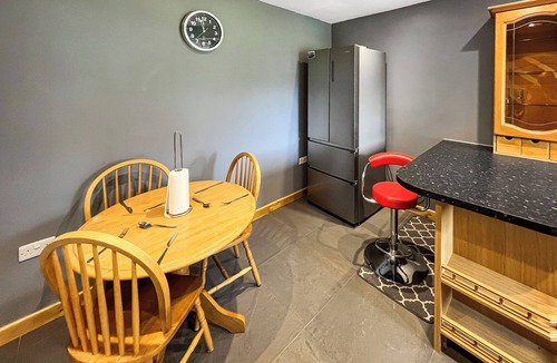 Etchinghill Apartment | 3 bedroom accommodation in Sellindge, near Ashford