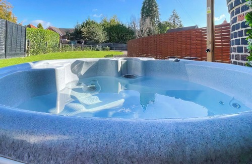 Hethel Cottage | 3 bedroom accommodation in Tacolneston