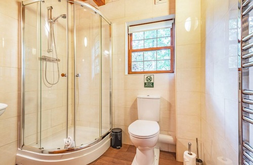 Mansfield Cabin | 3 bedroom accommodation in Edwinstowe