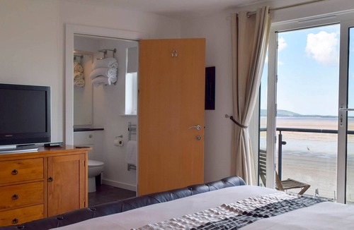 Llanelli Cottage | 3 bedroom accommodation in Llanelli
