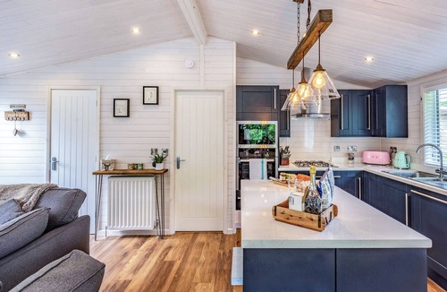 Willington Cottage | 3 bedroom accommodation in Mercia Marina, Willington
