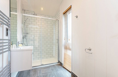 Ryde Ski Chalet | 3 bedroom accommodation in Wootton Bridge, Nr Cowes