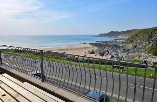 Mortehoe Apartment | 3 bedroom Woolacombe seafront property with stunning sea views