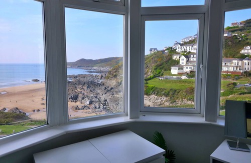 Mortehoe Apartment | 3 bedroom Woolacombe seafront property with stunning sea views