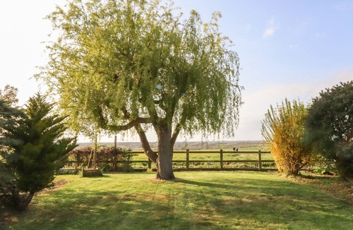 Pershore Cottage | 3 MOUNT PLEASANT, pet friendly, with a garden in Pershore