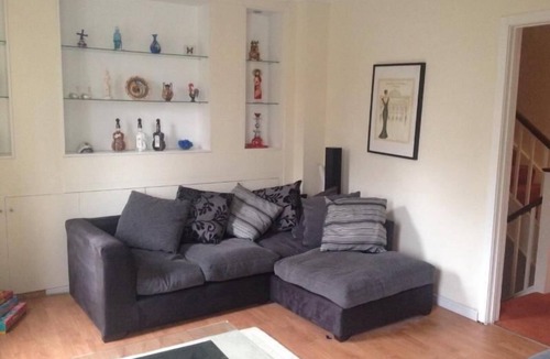 Basingstoke House | 3 Storey modern executive townhouse. Central Basingstoke, with parking