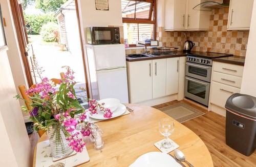 Ryde Cottage | 3 The Stables: A Ryde Gem