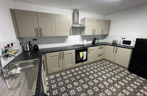 South Shore House | 30% OFF Monthly Stays - 6Bed House - Sleeps 16+