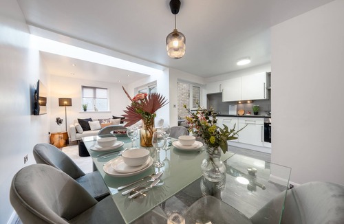 Wolverhampton House | 333168kskmdwdfef dn