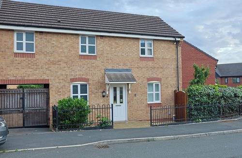 Levenshulme House | 3BR Modern Home in Manchester near Etihad and CO OP Live