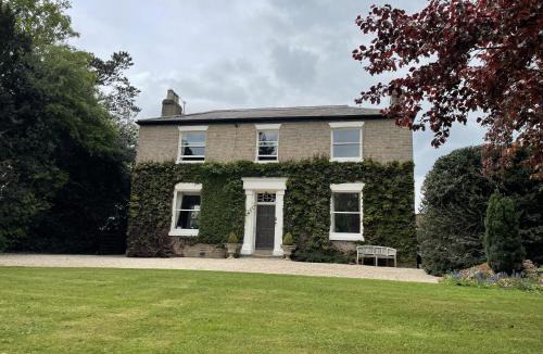 Ulceby House | 4 Bed-FreeWiFi-Sleeps 8-CarCharger
