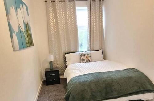 Accrington House | 4-Bed House in Accrington
