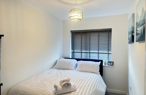 Wolverhampton House | 4 Bed House - Sleeps 7 - Pets - Parking - Wifi