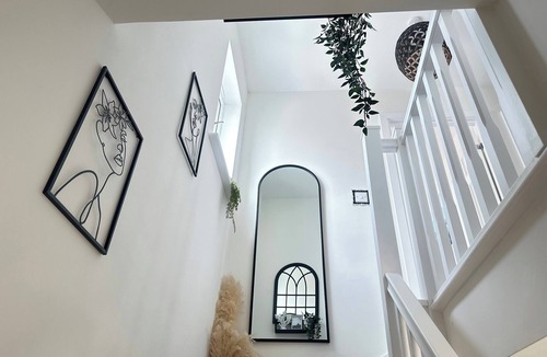 Wolverhampton House | 4 Bed House - Sleeps 7 - Pets - Parking - Wifi