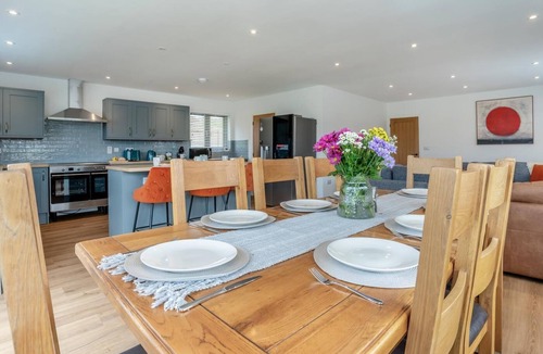 Brecon House | 4 Bed in Brecon (oc-m32973)