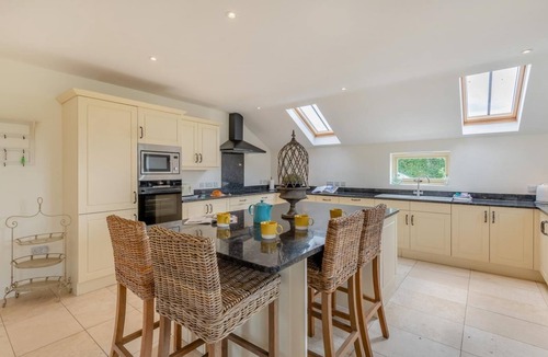 Lincoln Cottage | 4 Bed in Doddington (oc-s32212)