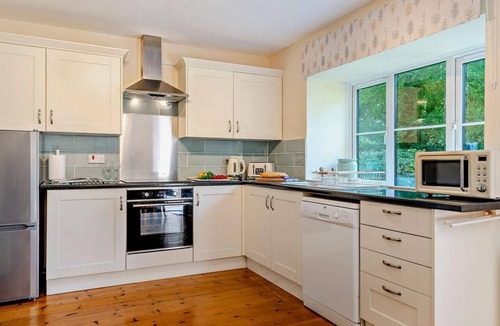 Maiden Newton Cottage | 4 Bed in Dorchester (oc-92413)